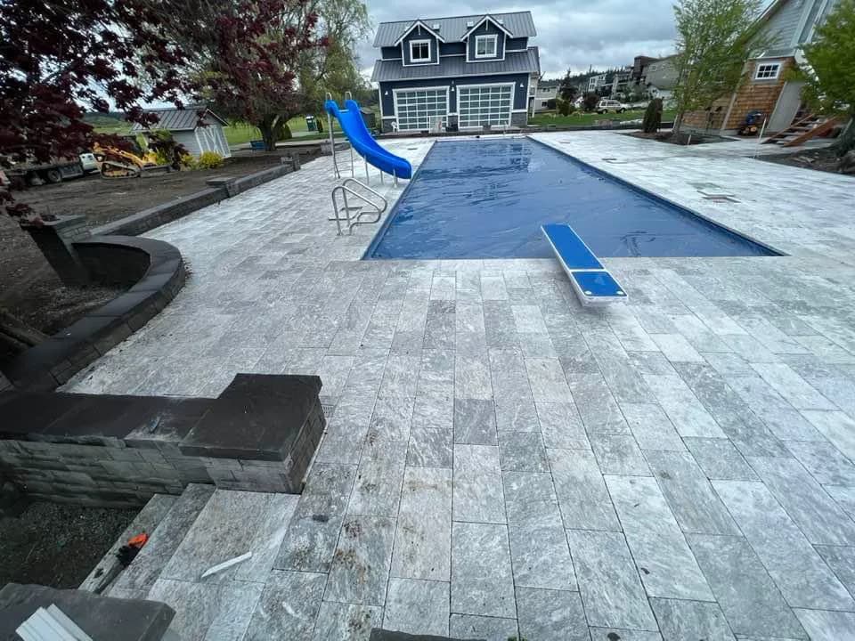 Pool deck with travertine pavers